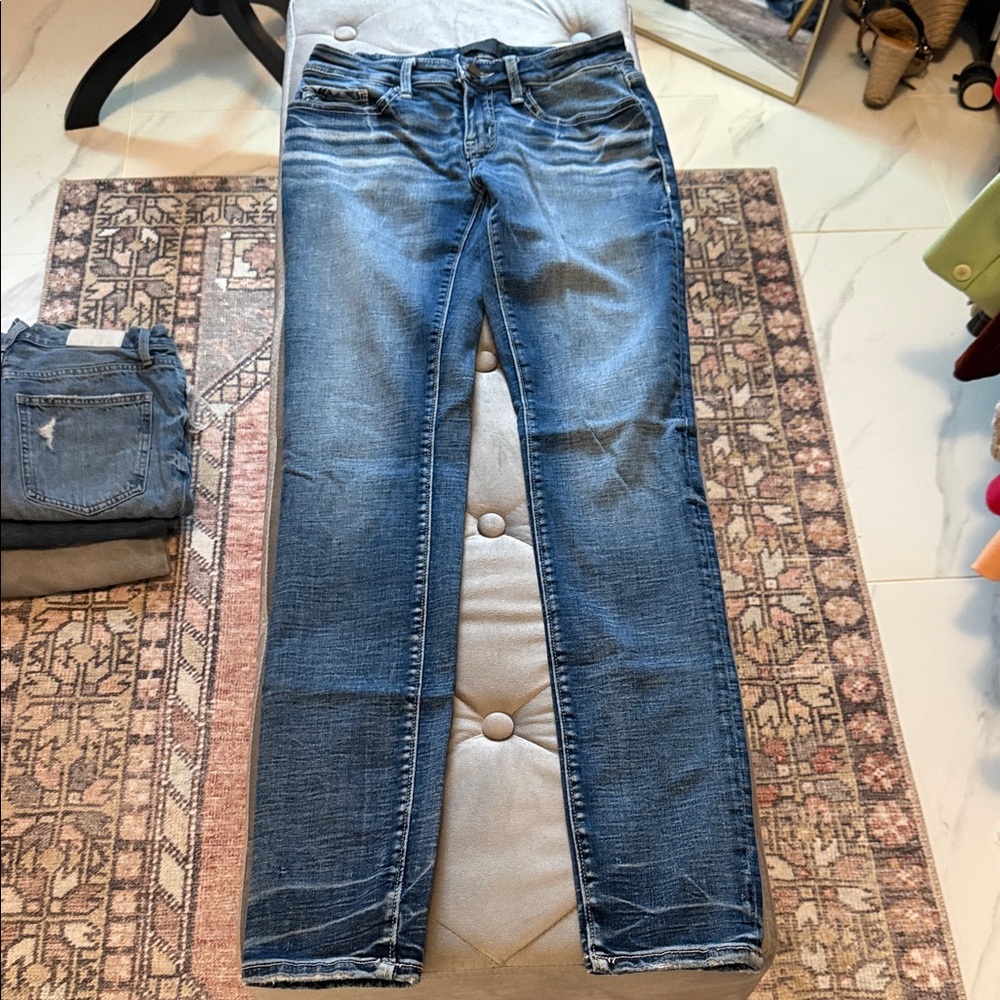 Buckle Black Dark Blue Women’s Skinny Jeans.